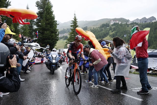 Cycling - Tour de France - Stage 19 - Albertville to La Plagne - Albertville, France - July 25, 2025 Ineos Grenadiers' Thymen Arensman in action during stage 19 REUTERS/Benoit Tessier