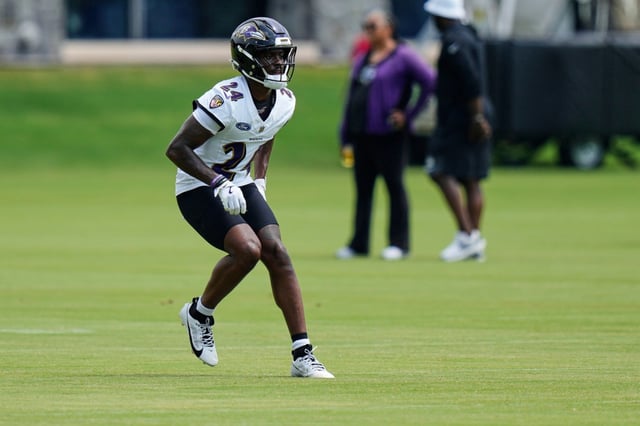 Baltimore Ravens safety Malaki Starks (24) works out during practice at the team’s NFL football training camp, Thursday, July 24, 2025, in Owings Mills, Md. (AP Photo/Stephanie Scarbrough)