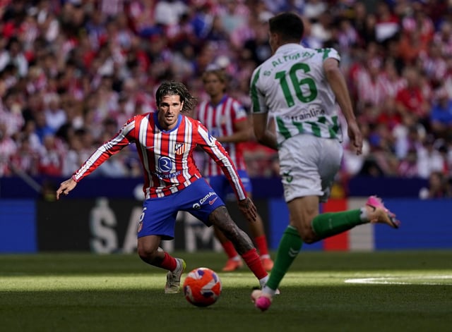 Soccer Football - LaLiga - Atletico Madrid v Real Betis - Metropolitano, Madrid, Spain - May 18, 2025 Atletico Madrid's Rodrigo De Paul in action with Real Betis' Sergi Altimira REUTERS/Ana Beltran/File Photo