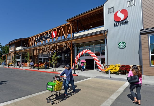 The Safeway store in The Orchards shopping center in Walnut Creek, Calif., on Wednesday, Sept. 14, 2016. (Kristopher Skinner/Bay Area News Group)
