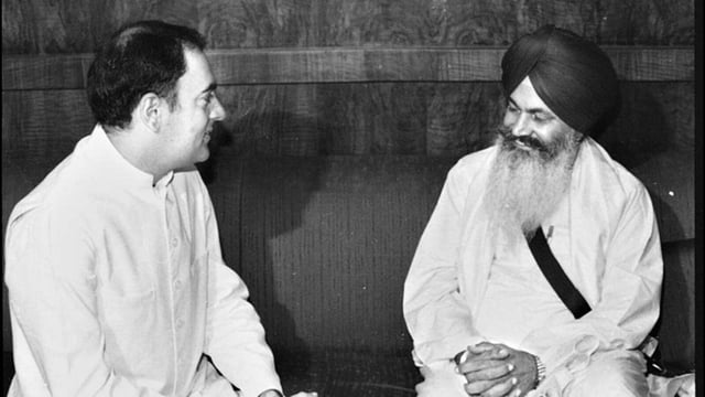 Then PM Rajiv Gandhi with Sant Harchand Singh Longowal in 1985. (HT Archives)