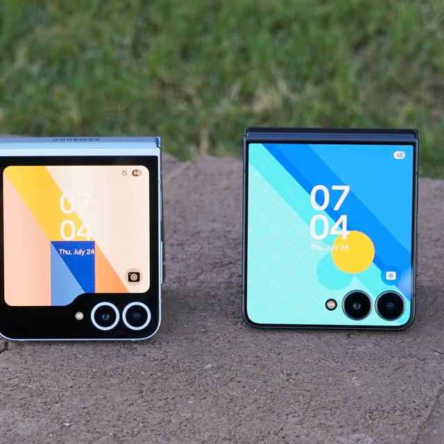 The cover screen wallpapers on the Samsung Galaxy Z Flip 7 compared to the Galaxy Z Flip 6.