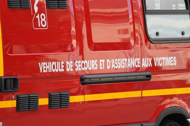 Une voiture a fait une sortie de route provoquant la mort de deux spectateurs.