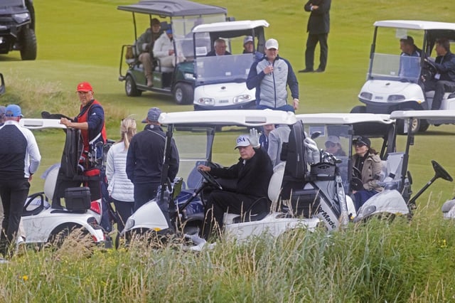 El presidente de Estados Unidos, Donald Trump, jugando a Golf en Escocia