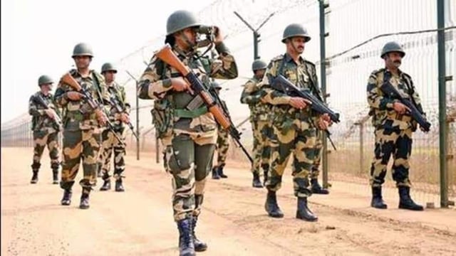 Police said that a group from Bangladesh, with the help of Indians, tried to cross the international border on Thursday night. (Representative photo)