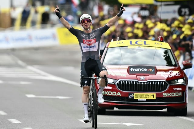L'Australien Kaden Groves s'impose lors de la 20e étape du Tour de France, à Pontarlier, le 26 juillet 2025