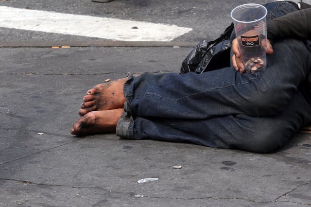 El jueves pasado, el presidente Donald Trump firmó una orden ejecutiva que insta a las ciudades a desalojar a las personas sin hogar de las calles.   (AP Photo/Mary Altaffer)