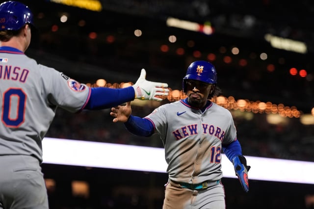New York Mets&#39; Francisco Lindor (12) celebrates with Pete Alonso after scoring against the San Francisco Giants on Juan Soto&#39;s single during the ninth inning of a baseball game Friday, July 25, 2025, in San Francisco. (AP Photo/Godofredo A. Vásquez)