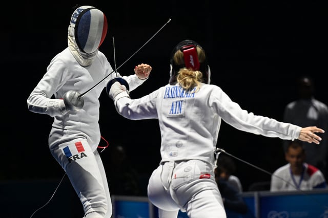 Louis Marie, à gauche, fait partie des quatre épéistes françaises.