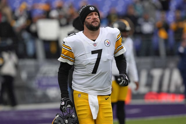 Jan 9, 2022; Baltimore, Maryland, USA; Pittsburgh Steelers quarterback Ben Roethlisberger (7) enters the field prior to the game against the Baltimore Ravens at M&T Bank Stadium. Mandatory Credit: Mitch Stringer-USA TODAY Sports/File Photo