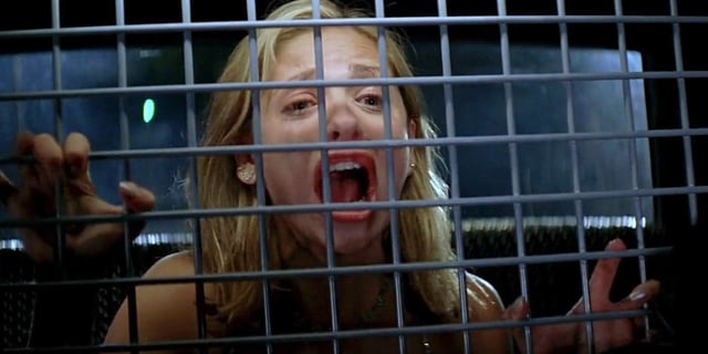 Helen (Sarah Michelle Gellar) screams as the Fisherman attacks in the 1997 slasher I Know What You Did Last Summer.