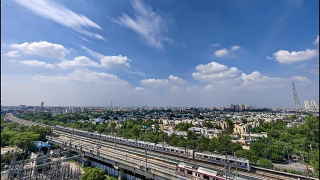 The India Meteorological Department (IMD) has forecast very light to light rain on Sunday along with a further dip of several degrees in both maximum and minimum temperatures by Monday. (Sunil Ghosh/HT Photo)