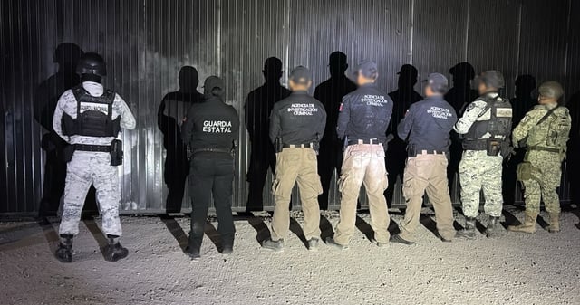La FGR realizó un cateo en un domicilio de Tamaulipas durante el que aseguró más de un millón 800 mil litros de combustible. Foto: FGR