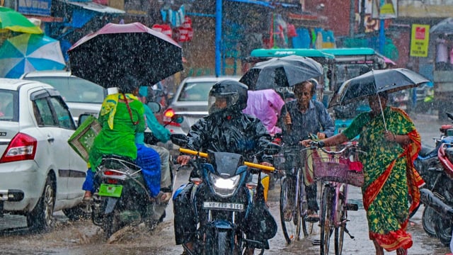 Kerala, Madhya Pradesh, Maharashtra hit by heavy rain; IMD issues red, orange alerts