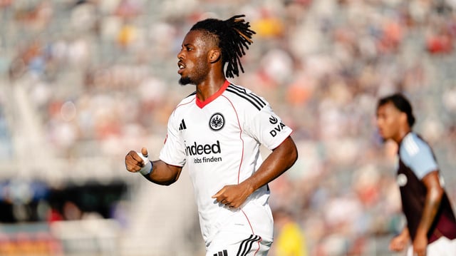 Eintracht-Stürmer Elye Wahi traf zum zwischenzeitlichen 1:1 gegen Aston Villa.