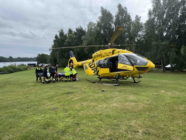 Einer der verunglückten Taucher benötigte eine Druckluftkammer und wurde mit dem Rettungshubschrauber nach Halle (Sachsen-Anhalt) geflogen.