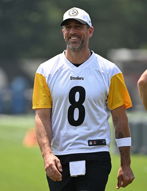Aaron Rodgers #8 of the Pittsburgh Steelers in action during Minicamp at UPMC Rooney Sports Complex on June 12, 2025 in Pittsburgh, Pennsylvania.