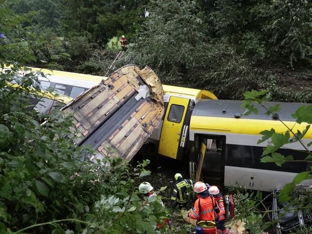 27 July 2025, Baden-Württemberg, Riedlingen: Rescue workers search for passengers in a derailed train. The passenger train derailed in the Biberach district between the districts of Zweifaltendorf and Zell. Photo: Thomas Warnack/dpa (Photo by Thomas Warnack/picture alliance via Getty Images)