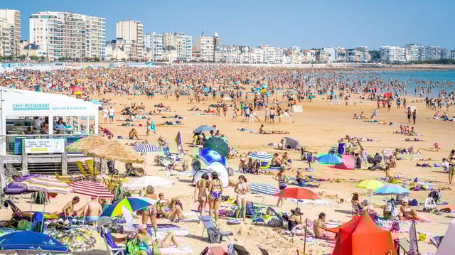 Venture away from the beach at Les Sables d’Olonne without a t-shirt and a €150 fine is likely