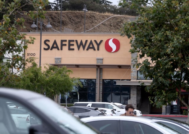 People shop at the Safeway grocery store on Broadway in Oakland, Calif., on Sunday, July 27, 2025. The store closed just before midnight due to possible strikes that would occur after that time. (Jane Tyska/Bay Area News Group)