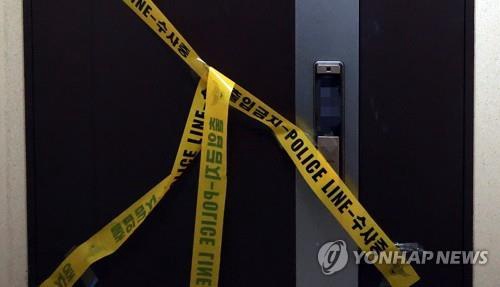 A police line is placed at an Incheon apartment where a man shot his son to death on July 20, 2025, in this undated photo provided by a reader. (PHOTO NOT FOR SALE) (Yonhap)