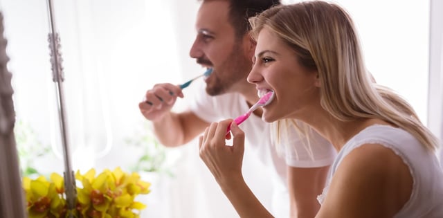 Aconsejan lavarse los dientes media hora después de comer. Foto Shutterstock.