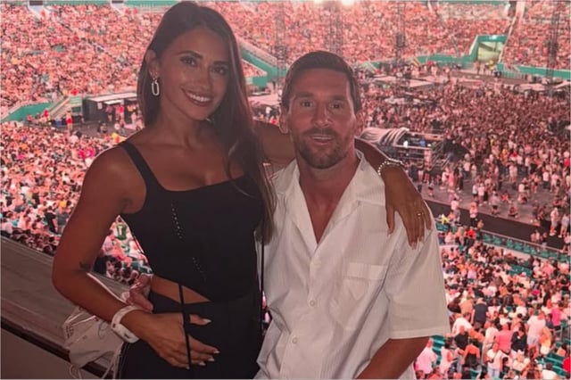 Leo Messi y Anto Roccuzzo fueron captados por la kiss-cam de Coldplay