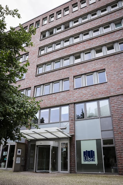Am Morgen entdeckte ein Mitarbeiter die Einschusslöcher