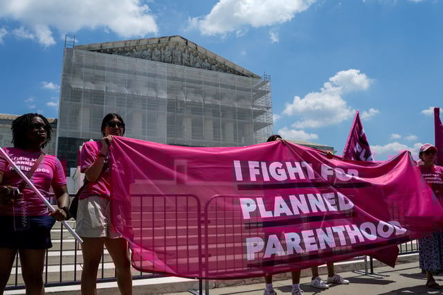 Pro-planned parenthood and pro-abortion activists demonstrate after the U.S. Supreme Court cleared the way for South Carolina to strip Planned Parenthood of funding under the Medicaid health insurance program in a ruling that bolsters efforts by Republican-led states to deprive the reproductive healthcare and abortion provider of public money, outside the court in Washington, D.C., U.S., June 26, 2025. REUTERS/Elizabeth Frantz/File Photo