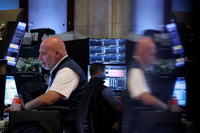 Traders work on the floor at the New York Stock Exchange (NYSE) in New York City, U.S., July 21, 2025.  REUTERS/Brendan McDermid/File photo