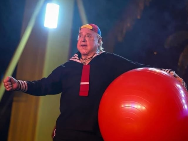 a sus 81 años Carlos Villagrán se presentó en un circo de Perú