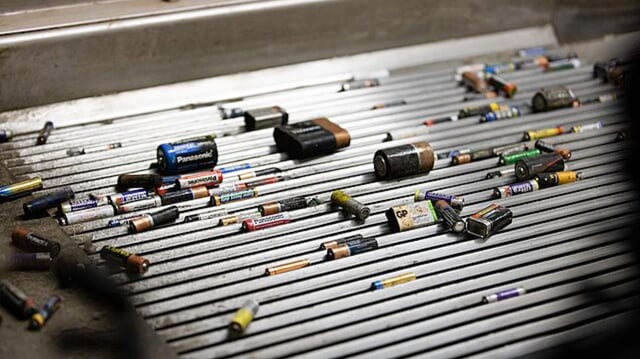mechanical sorting of lithium batteries during recycling