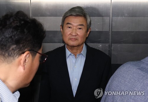 Former National Intelligence Service Director Cho Tae-yong arrives at a special counsel team's office in southern Seoul to be questioned as a suspect in the team's investigation into alleged government interference in an initial probe into the death of a Marine in 2023. (Yonhap)  