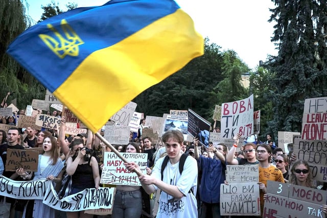 Young Ukrainians filled the streets of Kyiv last week to defend autonomy of anti-corruption bodies. President Zelenskyy has since heeded their call.
