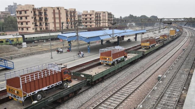 Representative picture of Roll-on Roll-off (RO-RO) service (HT Archives) (Arvind Yadav/HT PHOTO)