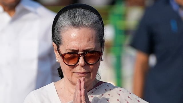 Congress leader Sonia Gandhi has written an article in a Hindi daily.