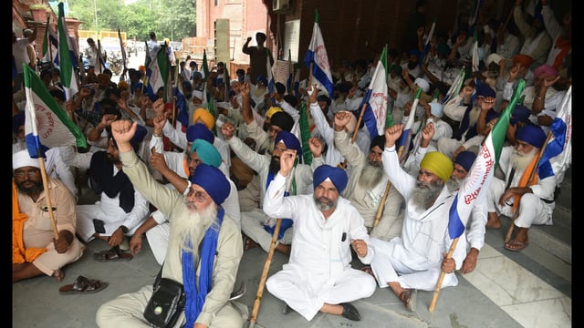Farmers protesting against the land pooling policy in Amritsar. Such protests are being witnessed across the state. (Sameer Sehgal /HT)