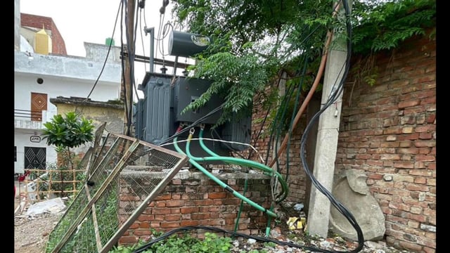An ‘exposed’ transformer in Lucknow’s Trivenihanj area.Gaps in safety measures, such as missing mesh covers or broken gates, have left many transformers dangerously accessible, particularly to children. (Deepak Gupta/Ht Photo)