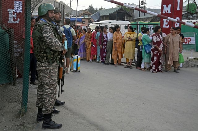 Indische Sicherheitskräfte haben nach Angaben der Regierung die drei Angreifer getötet, die Ende April in Kaschmir einen Anschlag auf hinduistische Touristen verübt hatten. Bei dem Anschlag mit 26 Toten war der jahrzehntelange Grenzkonflikt zwischen Indien und Pakistan wieder aufgeflammt.