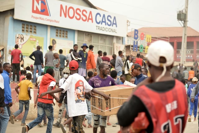 There was widespread looting in Luanda on the first day of the strike