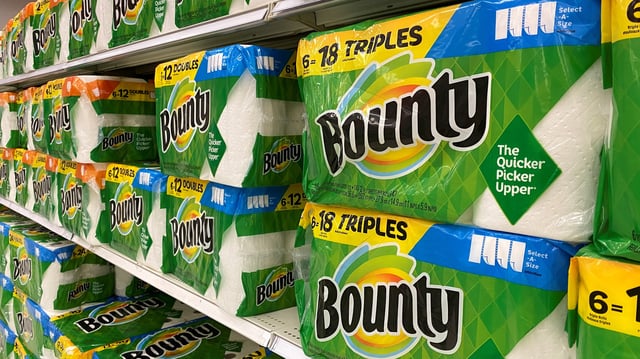 Bounty paper towels made by Procter and Gamble are shown for sale in Encinitas, California, U.S., April 19, 2021.  REUTERS/Mike Blake/File photo