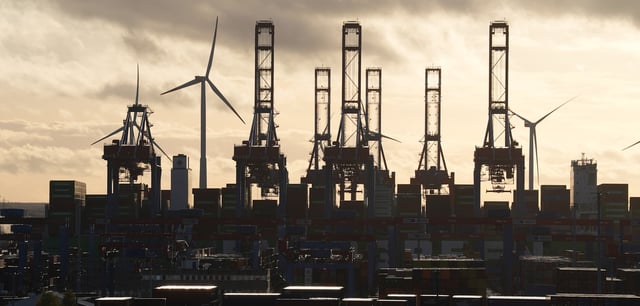 Im Hamburger Hafen muss viel erneuert werden – das gilt aber auch für andere maritime Standorte. Der Bund soll dabei größere Lasten tragen