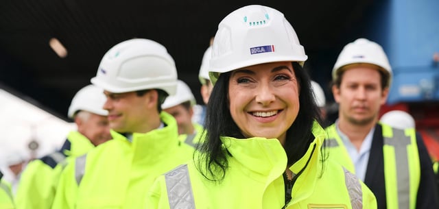 Bundewirtschaftsministerin Katherina Reiche (CDU) bei ihrem Besuch des Containerterminals Altenwerder (CTA) im Hamburger Hafen