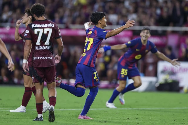 Dro festeja el tercer gol del Barça ante el Vissel.