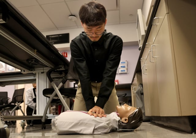 Through the Chicago Cancer Health Equity Collaborative Fellows program at Northwestern University, Eric Mun, who’s interested in going to medical school, takes part in a CPR demonstration and a tour at a Northwestern surgical bio skills simulation lab on July 21, 2025. (Antonio Perez/Chicago Tribune)