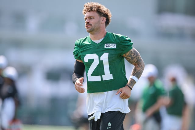 Jul 27, 2024; Florham Park, NJ, USA; New York Jets safety Ashtyn Davis (21) warms up during training camp at Atlantic Health Jets Training Center. Mandatory Credit: Vincent Carchietta-USA TODAY Sports/File Photo