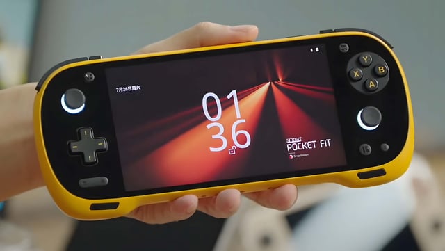 The KONKR Pocket FIT is an Android handheld device that is powered by a Qualcomm Snapdragon processor. 
