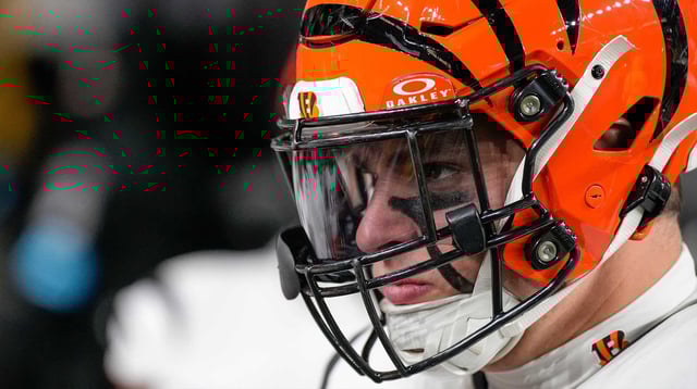Cincinnati Bengals defensive end Trey Hendrickson (91) takes the field for the first quarter of the NFL Week 18 game between the Pittsburgh Steelers and the Cincinnati Bengals at Acrisure Stadium in Pittsburgh on Saturday, Jan. 4, 2025. © Sam Greene/The Enquirer / USA TODAY NETWORK via Imagn Images