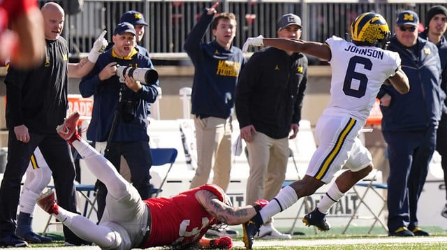 Nov 26, 2022; Columbus, Ohio, USA; Michigan Wolverines wide receiver Cornelius Johnson (6) escapes tackle by Ohio State Buckeyes defensive end Jack Sawyer (33) on his way to the endzone for a touchdown during the first half of the NCAA football game at Ohio Stadium. Mandatory Credit: Adam Cairns-The Columbus Dispatch Ncaa Football Michigan Wolverines At Ohio State Buckeyes