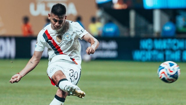 Echeverri casi no vio acción en sus primeros seis meses en Inglaterra.